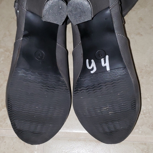 Gray boots MOVING SALE!!!! - Picture 7 of 11
